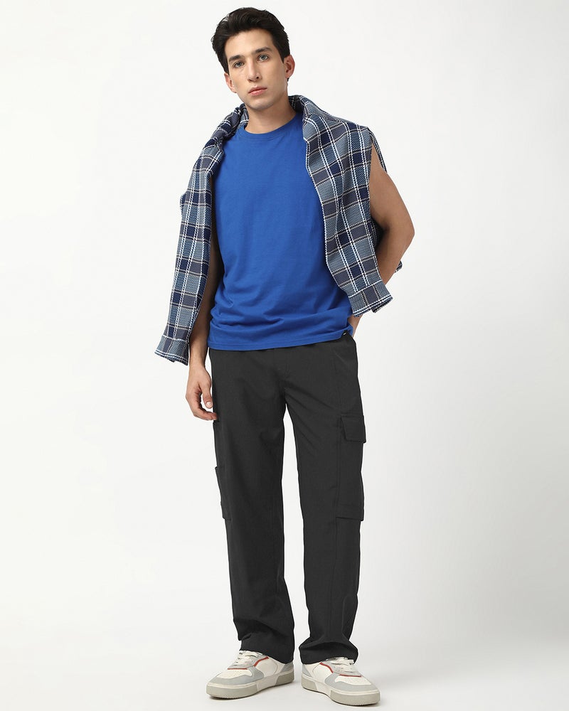 bewakoof Men's Jet Black Cargo Pants - Image 4